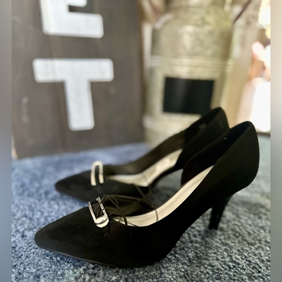 Women’s Heels - Picture 2 of 3